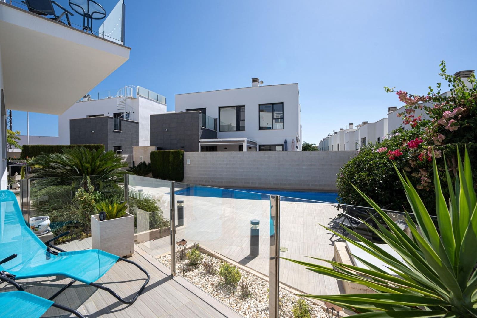 2 bedroom Apartment for sale in Punta Prima with pool - € 275,000 (Ref: 9698852)