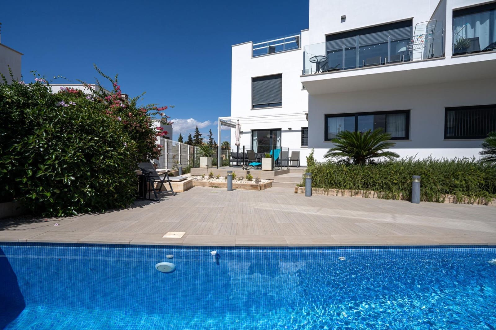 2 bedroom Apartment for sale in Punta Prima with pool - € 275,000 (Ref: 9698852)