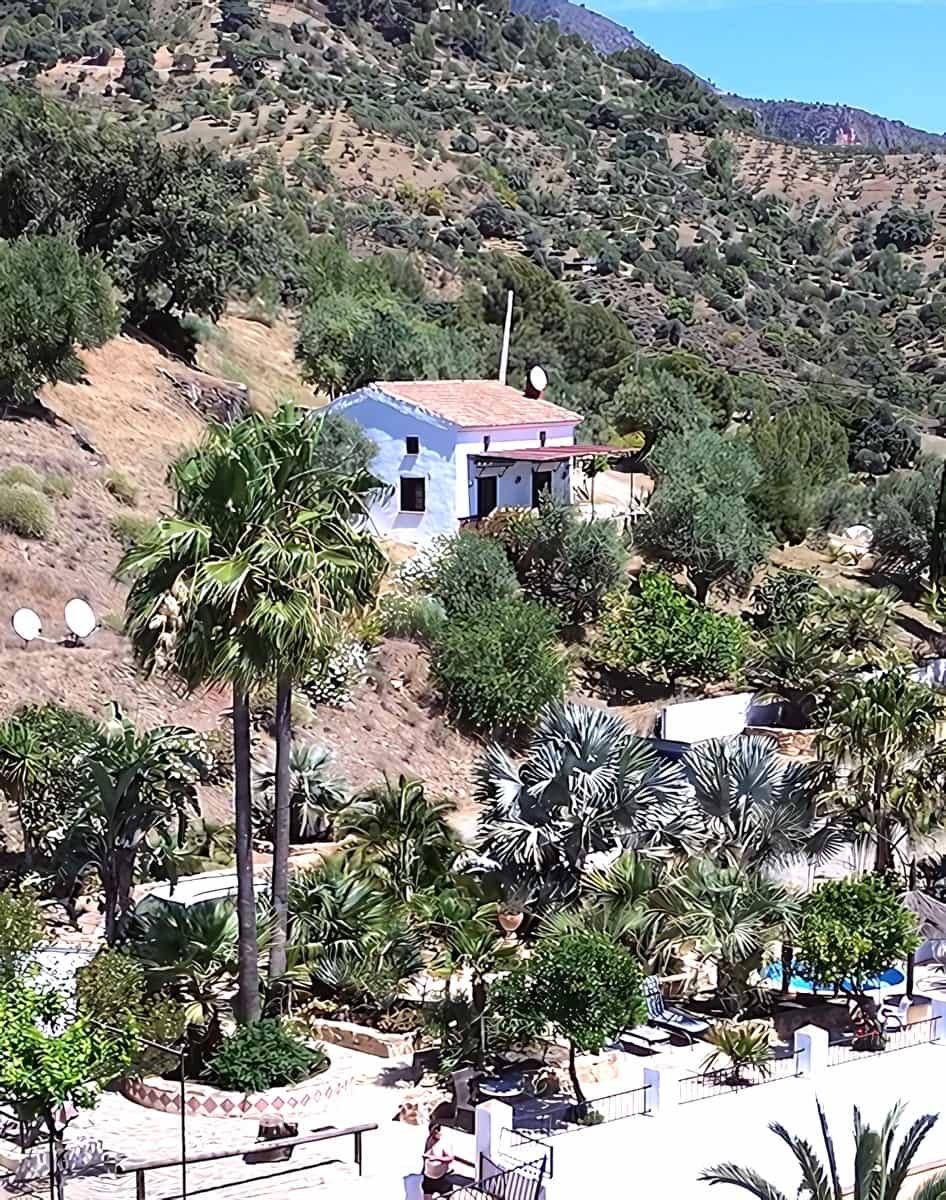 16 sypialnia Hotel na sprzedaż w Tolox z basenem - 1 500 000 € (Ref: 9524724)