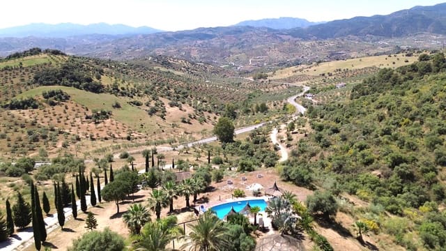 16 sypialnia Hotel na sprzedaż w Tolox z basenem - 1 500 000 € (Ref: 9524724)