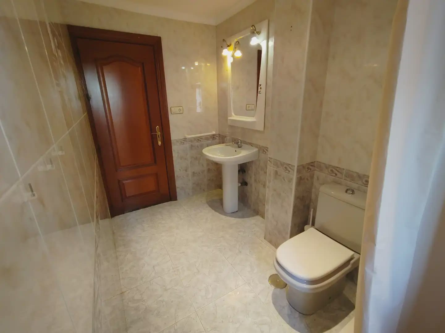3 bedroom Flat for rent in Granada city with garage - € 900 (Ref: 10007775)
