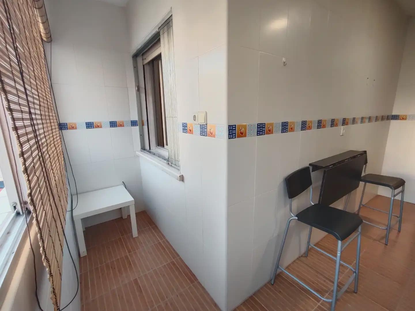 3 bedroom Flat for rent in Granada city with garage - € 900 (Ref: 10007775)