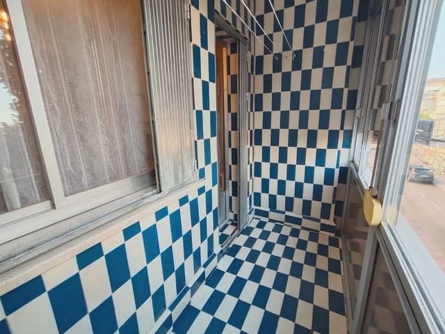 3 bedroom Flat for rent in Poligono Cartuja - La Paz, Granada city - € 900 (Ref: 10007775)