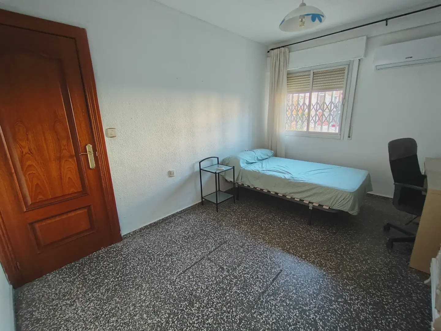 3 bedroom Flat for rent in Granada city with garage - € 900 (Ref: 10007775)