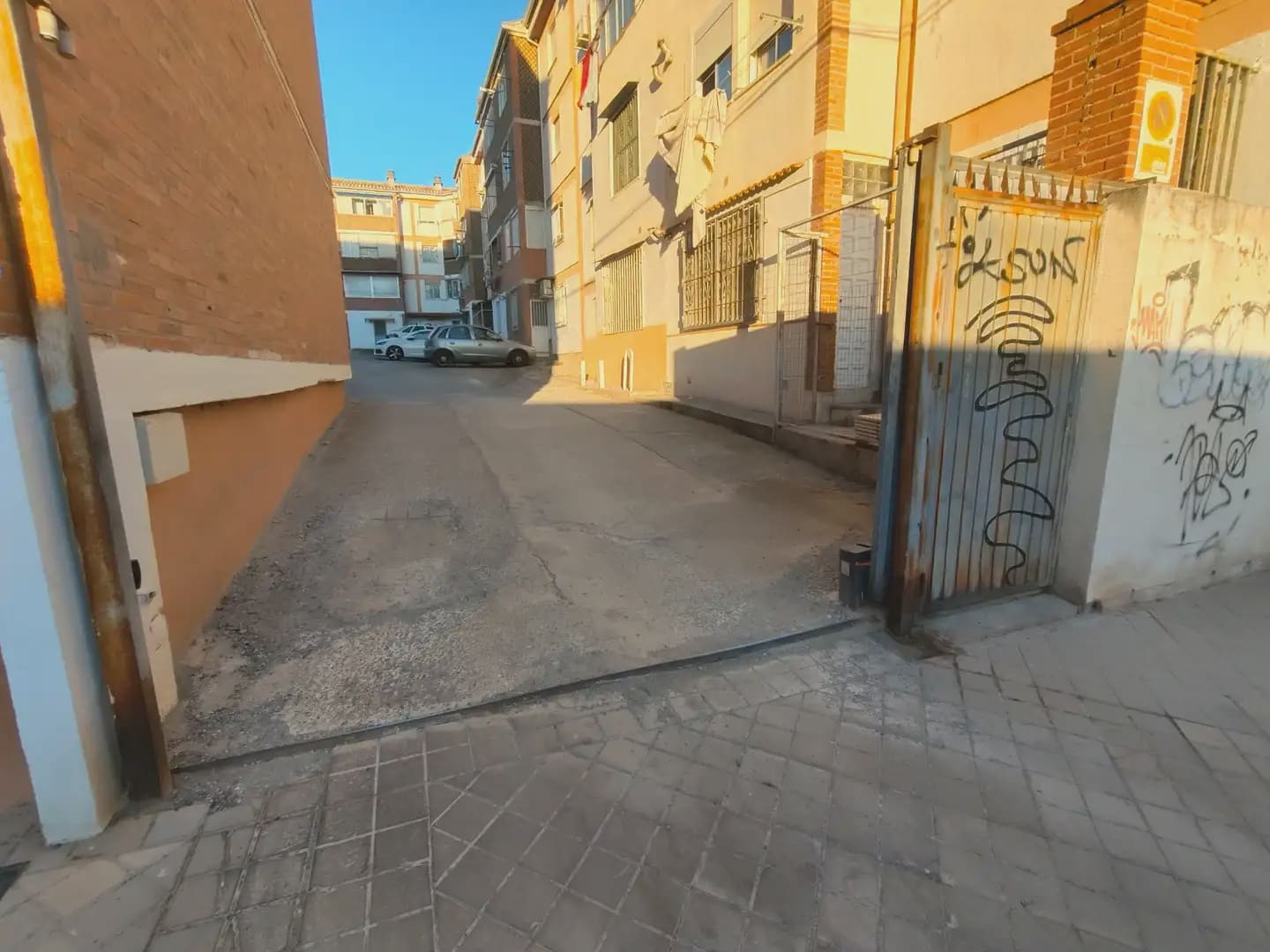 3 bedroom Flat for rent in Granada city with garage - € 900 (Ref: 10007775)