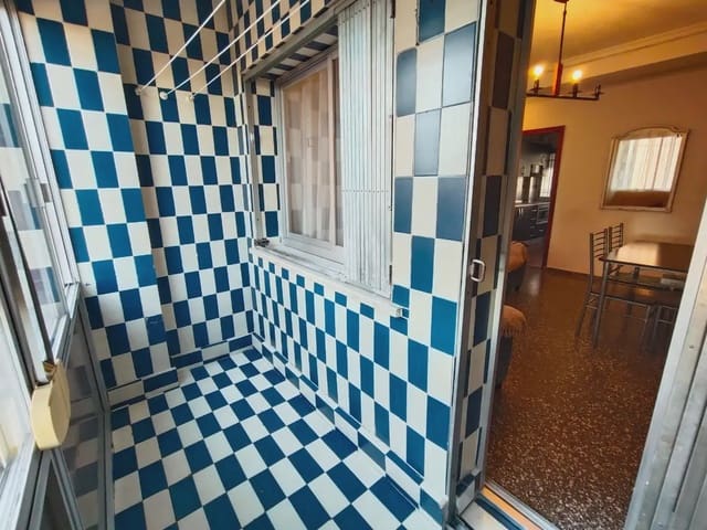3 bedroom Flat for rent in Poligono Cartuja - La Paz, Granada city - € 900 (Ref: 10007775)