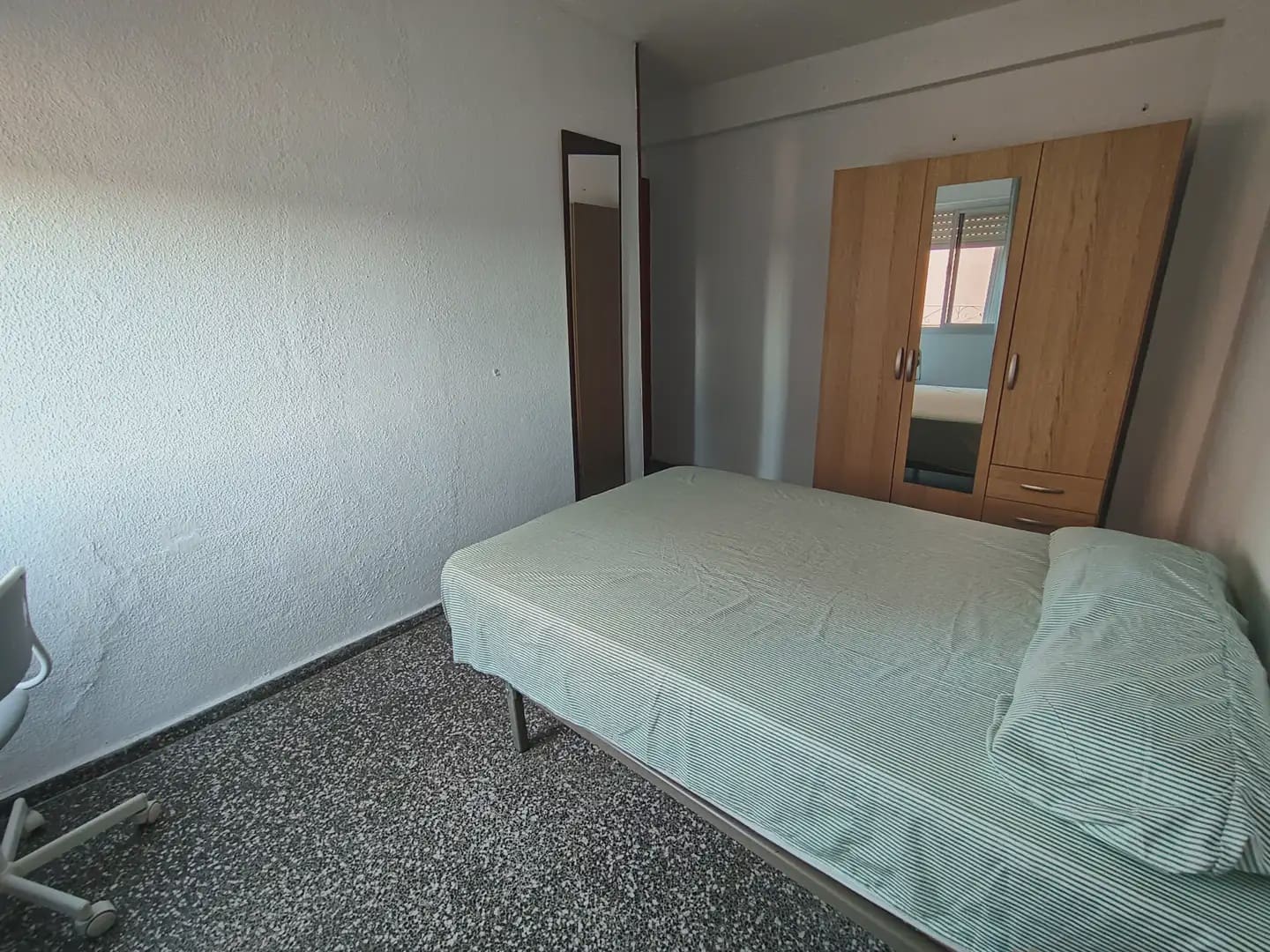 3 bedroom Flat for rent in Granada city with garage - € 900 (Ref: 10007775)