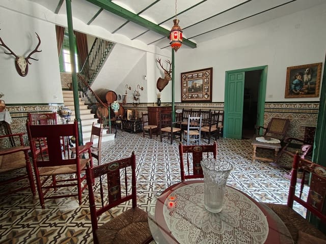 12 soveværelse Finca/Landehus til salg i Priego de Córdoba med swimmingpool - € 899.900 (Ref: 9544398)