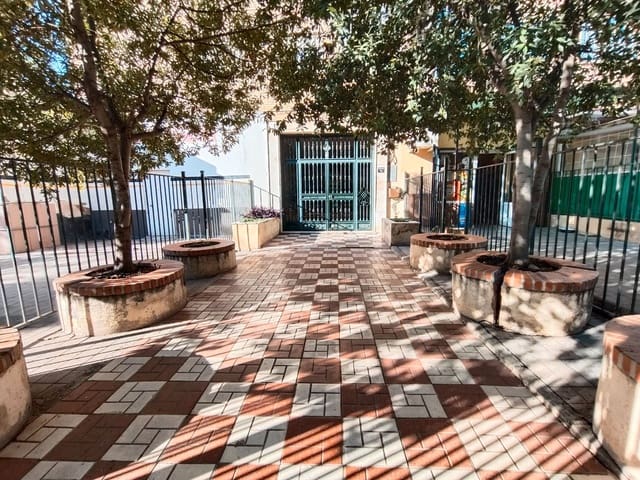 3 soverom Leilighet til salgs i Poligono Cartuja - La Paz, Granada by - € 161 900 (Ref: 9548650)