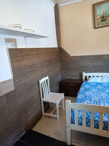 6 soveværelse Byhus til salg i Poligono Cartuja - La Paz, Granada by - € 190.000 (Ref: 9548651)