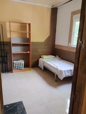 6 soveværelse Byhus til salg i Poligono Cartuja - La Paz, Granada by - € 190.000 (Ref: 9548651)