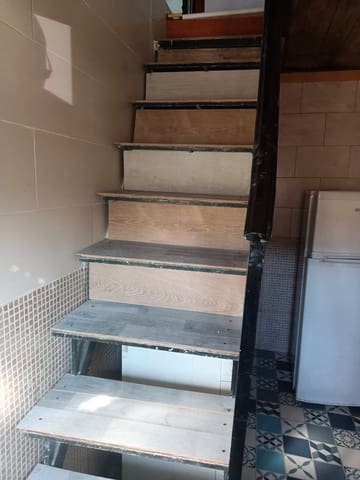 6 soveværelse Byhus til salg i Poligono Cartuja - La Paz, Granada by - € 190.000 (Ref: 9548651)