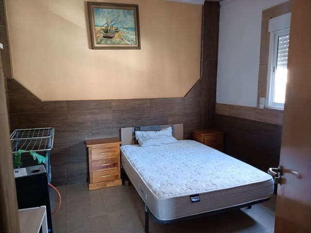 6 soveværelse Byhus til salg i Poligono Cartuja - La Paz, Granada by - € 190.000 (Ref: 9548651)