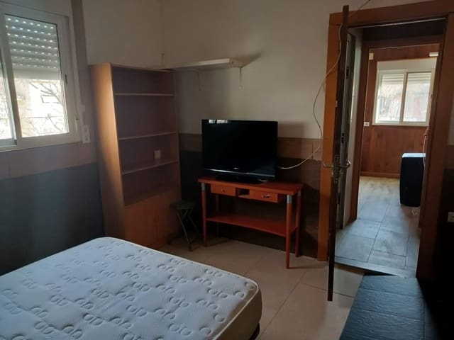 6 soveværelse Byhus til salg i Poligono Cartuja - La Paz, Granada by - € 190.000 (Ref: 9548651)