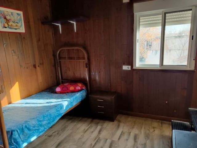 6 soveværelse Byhus til salg i Poligono Cartuja - La Paz, Granada by - € 190.000 (Ref: 9548651)