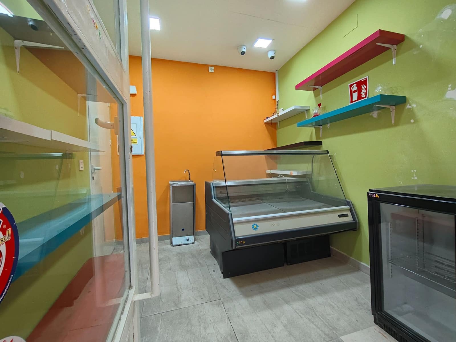 Kommersiell til salgs i Granada by - € 99 900 (Ref: 9548653)