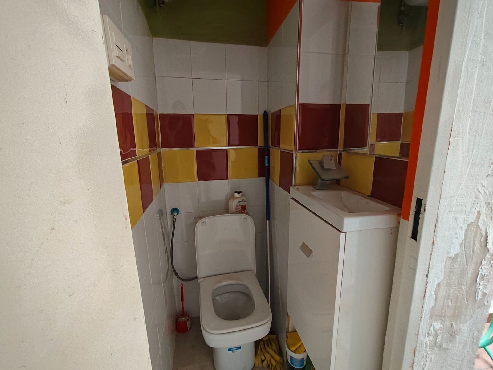 Kommersiell til salgs i Granada by - € 99 900 (Ref: 9548653)