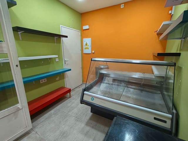 Kommersiell til salgs i Centro - Sagrario, Granada by - € 99 900 (Ref: 9548653)