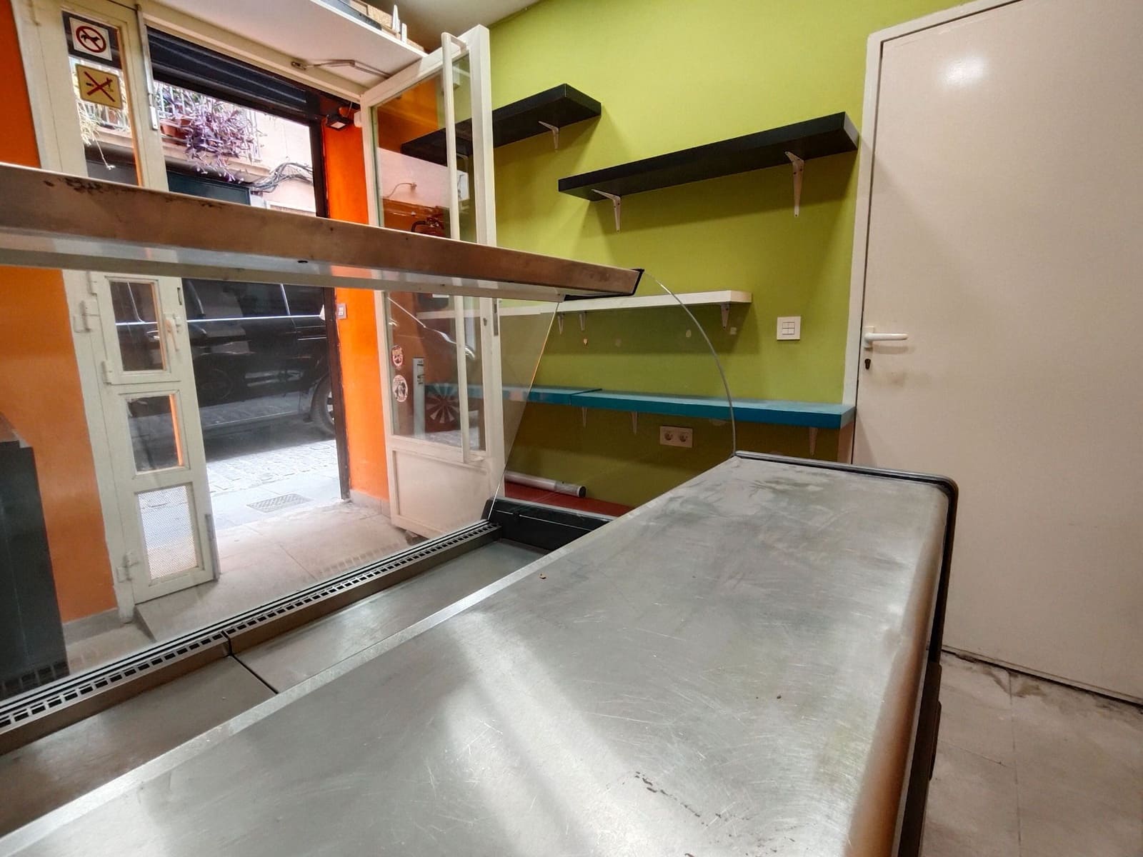 Kommersiell til salgs i Granada by - € 99 900 (Ref: 9548653)