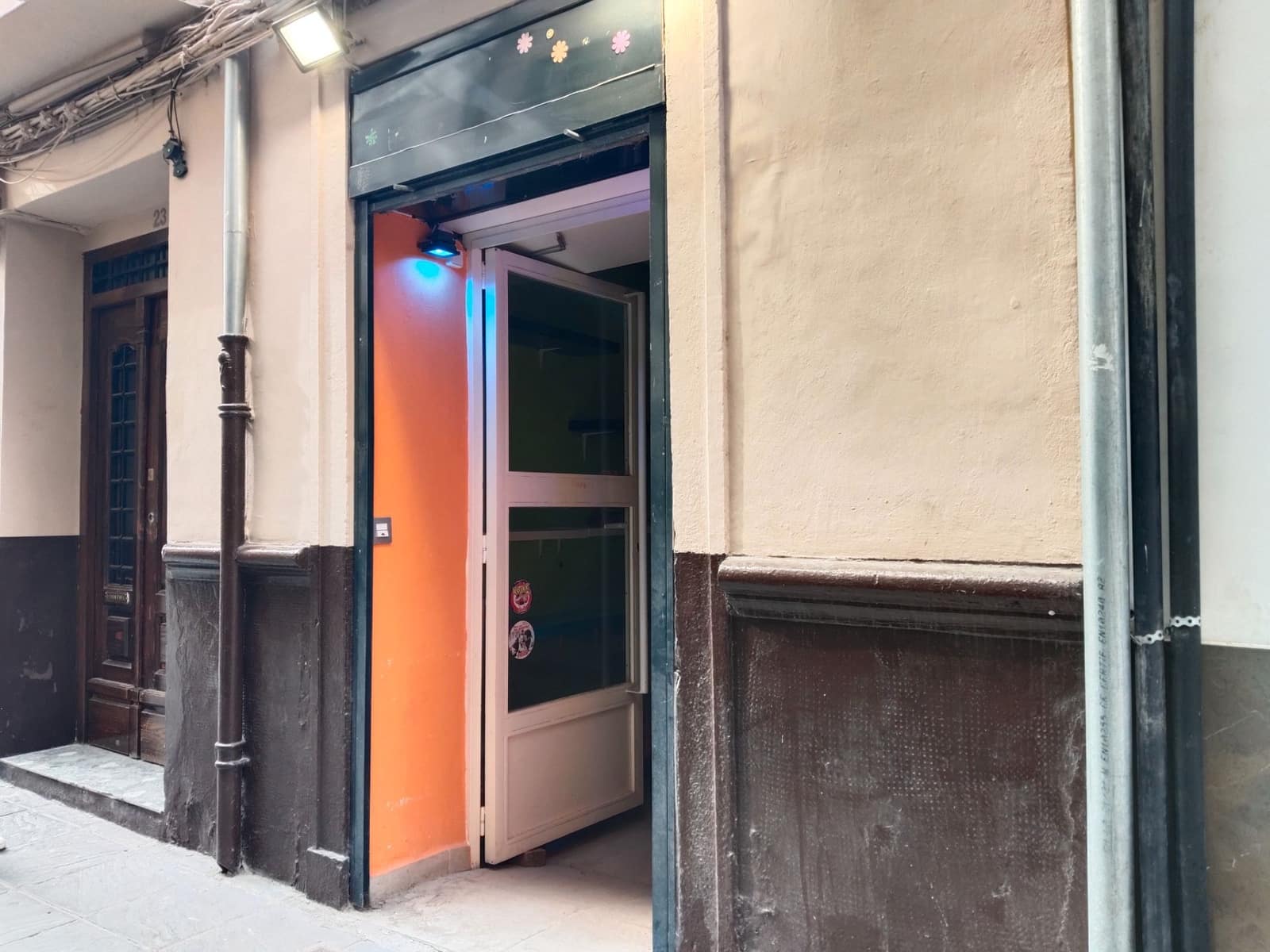 Kommersiell til salgs i Granada by - € 99 900 (Ref: 9548653)