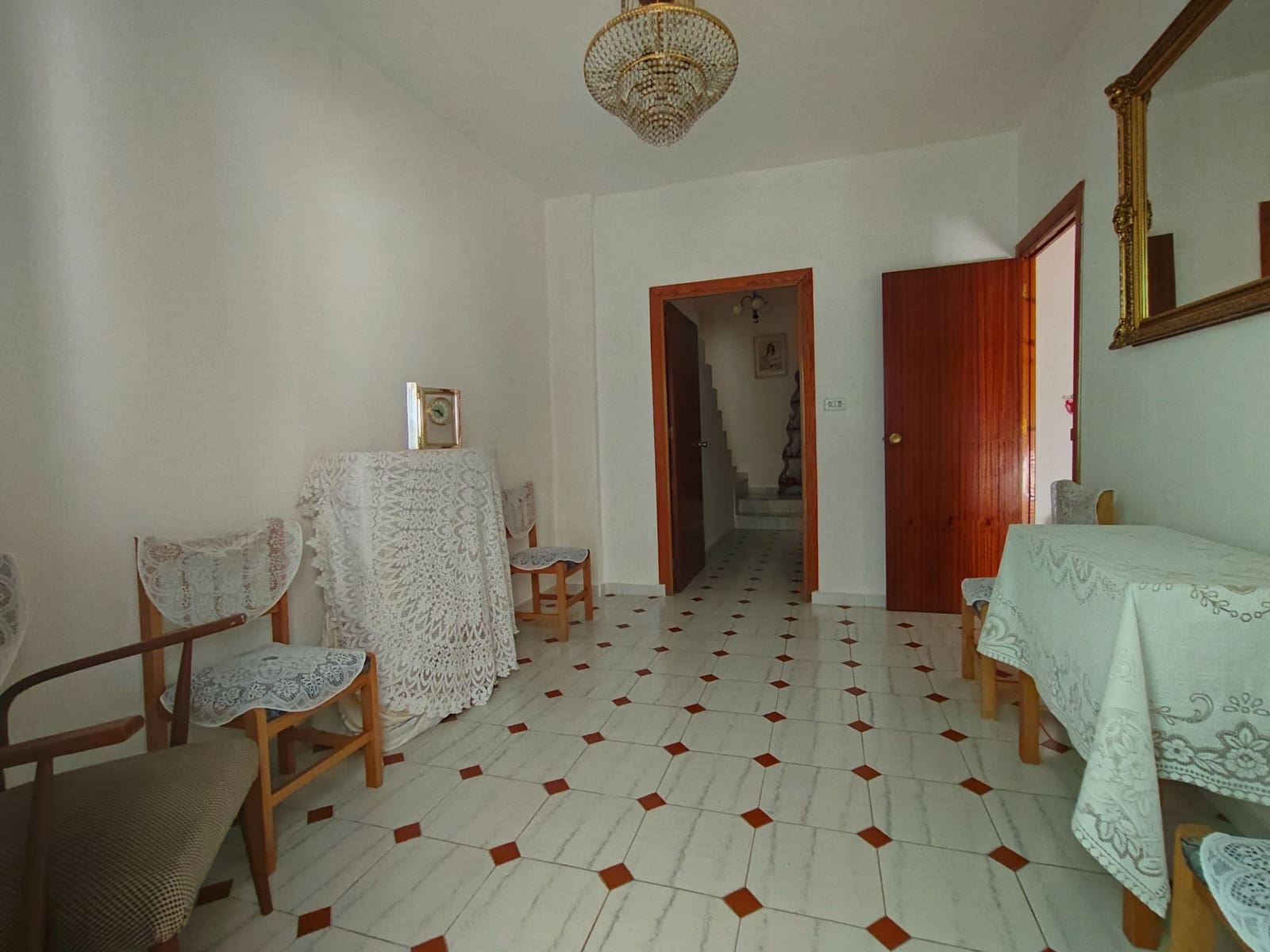 9 soveværelse Byhus til salg i Las Gabias med garage - € 229.900 (Ref: 9548654)