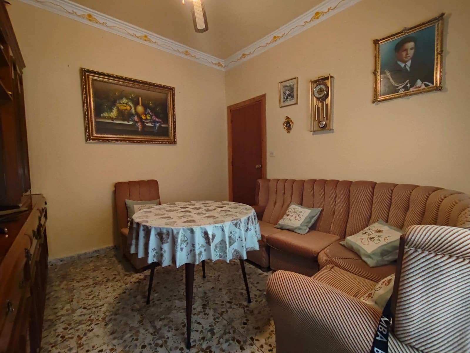 9 soveværelse Byhus til salg i Las Gabias med garage - € 229.900 (Ref: 9548654)