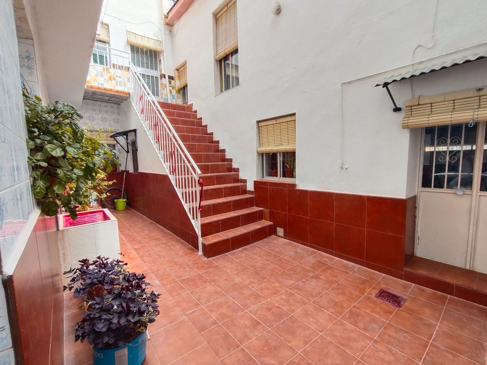 9 soveværelse Byhus til salg i Las Gabias med garage - € 229.900 (Ref: 9548654)