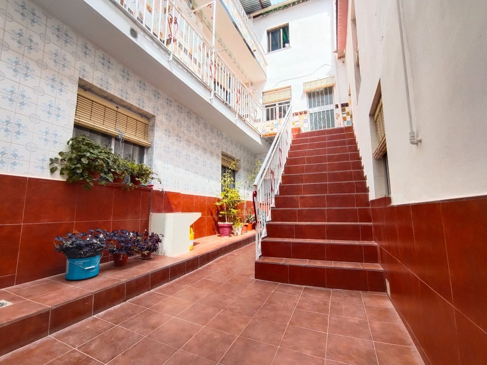 9 soveværelse Byhus til salg i Las Gabias med garage - € 229.900 (Ref: 9548654)