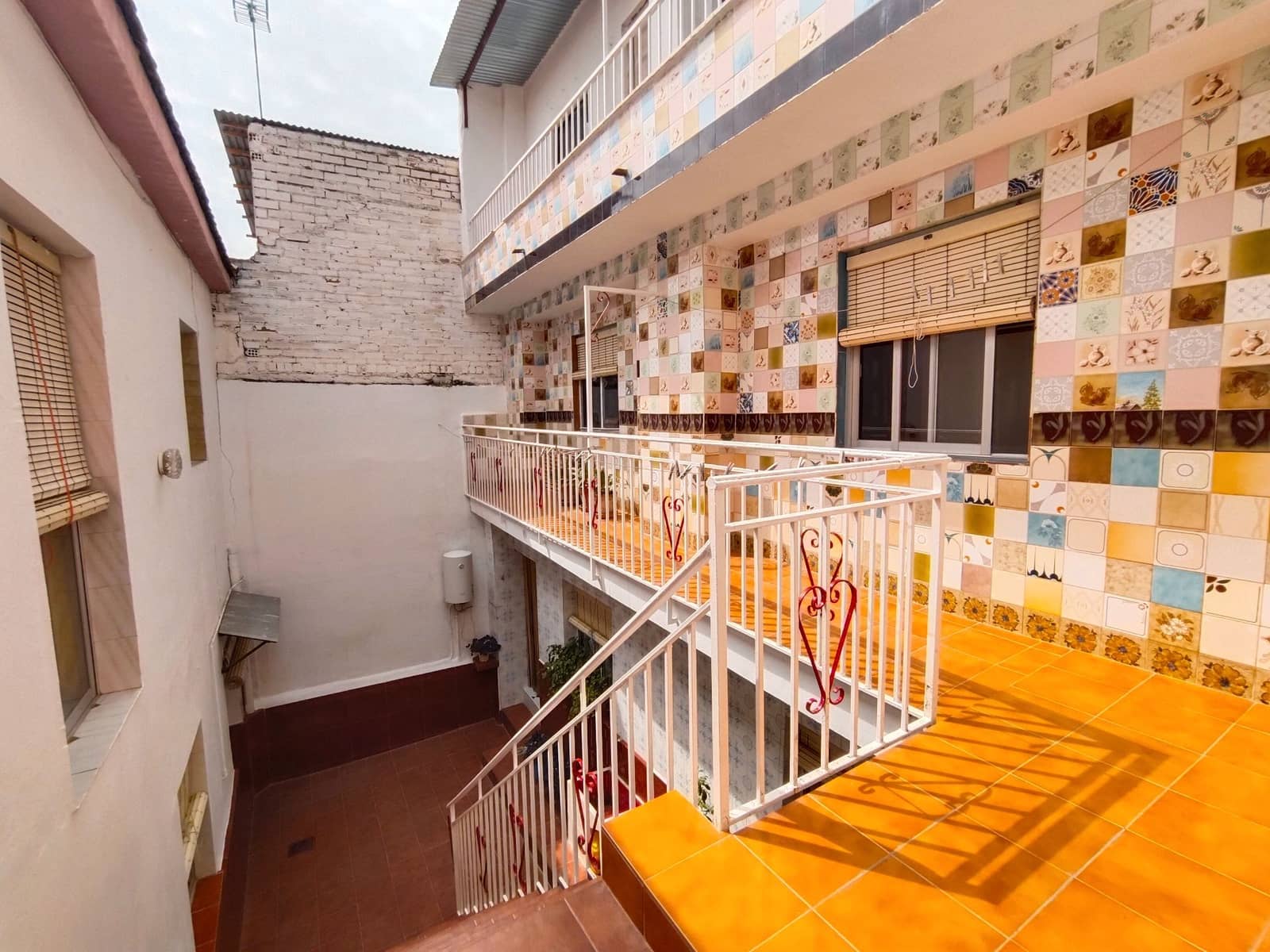 9 soveværelse Byhus til salg i Las Gabias med garage - € 229.900 (Ref: 9548654)