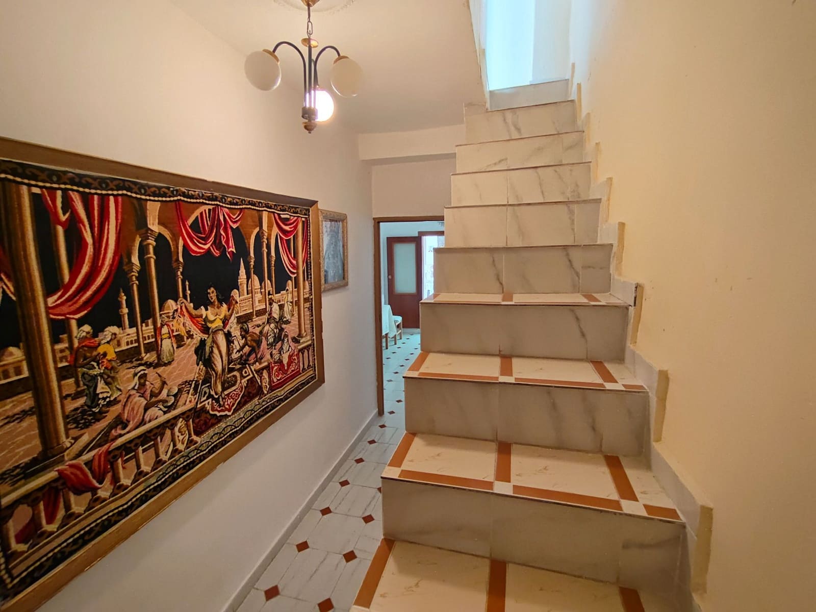 9 soveværelse Byhus til salg i Las Gabias med garage - € 229.900 (Ref: 9548654)