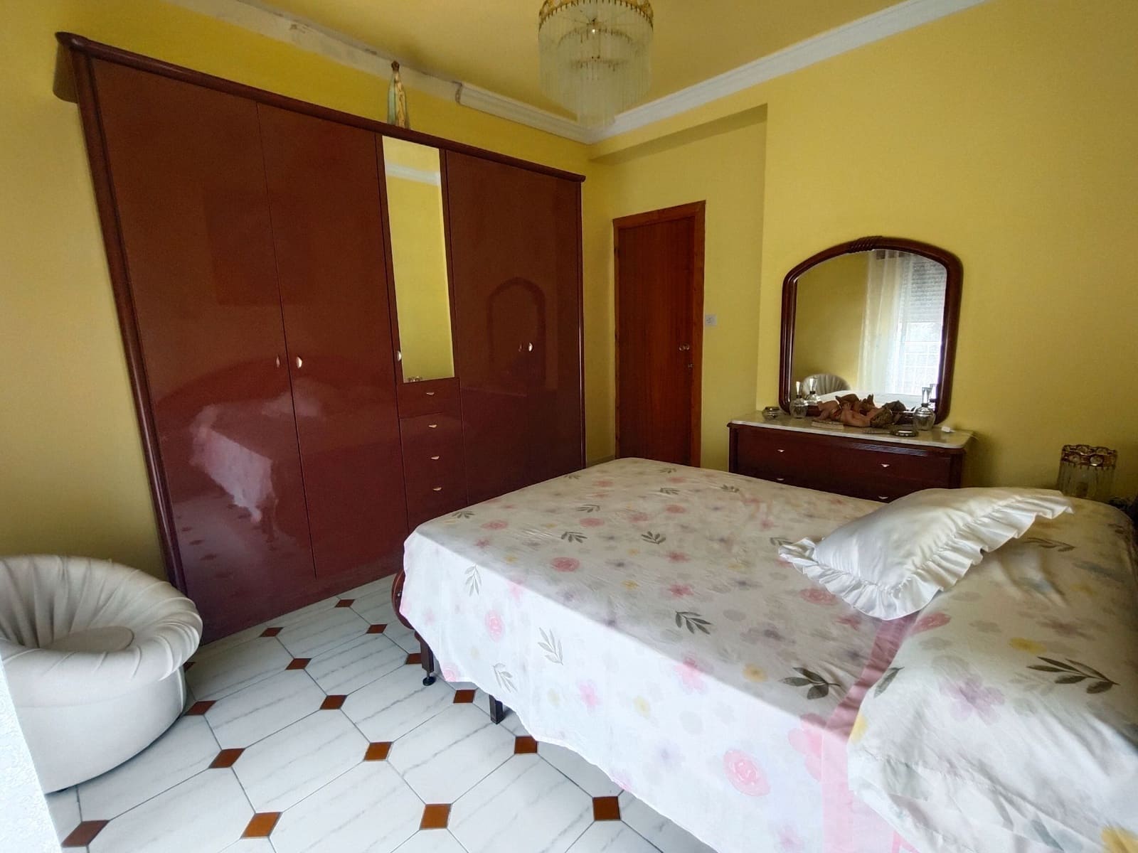 9 soveværelse Byhus til salg i Las Gabias med garage - € 229.900 (Ref: 9548654)