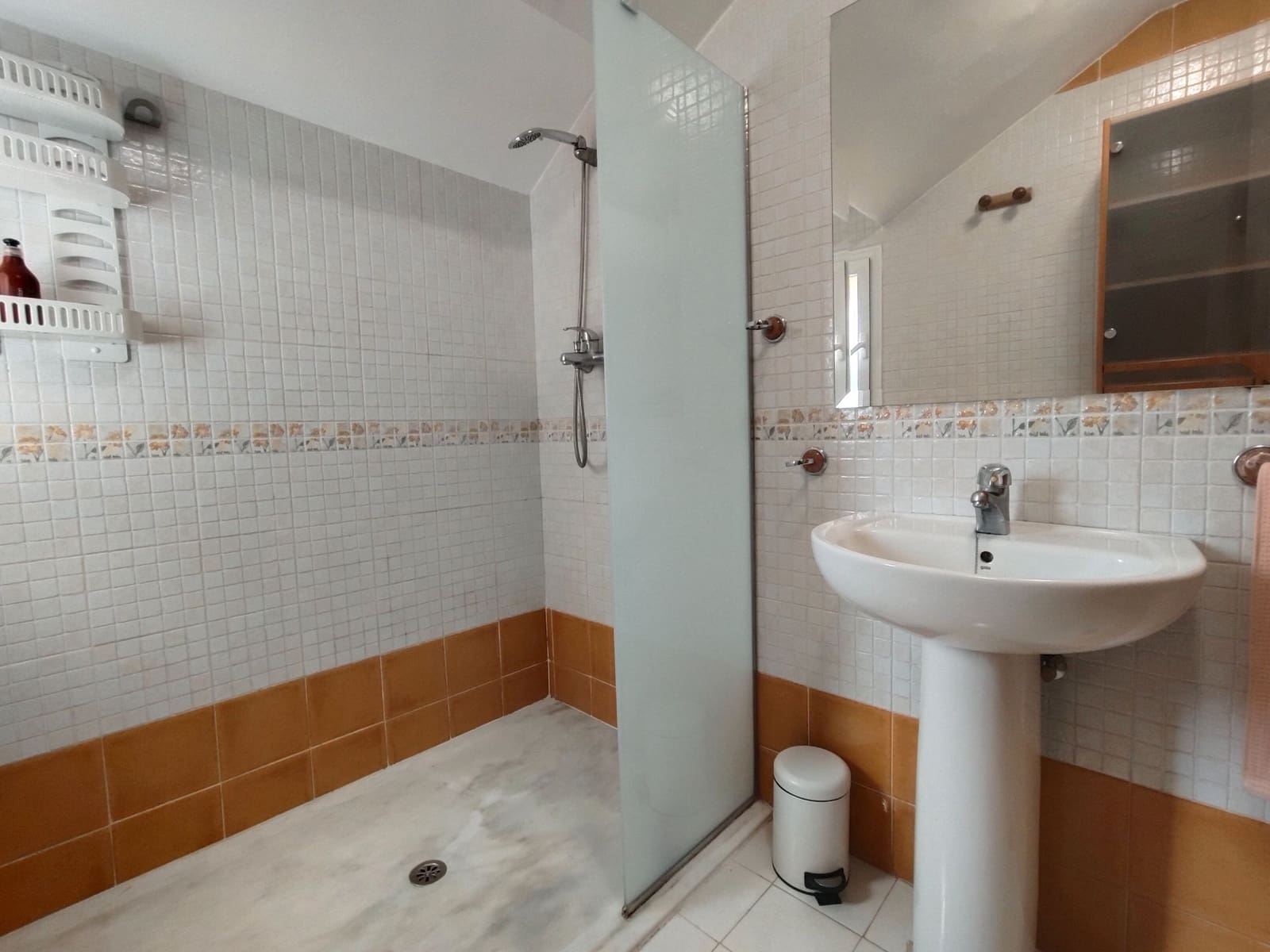 2 makuuhuone Kattohuoneisto myytävänä paikassa La Zubia - 165 000 € (Ref: 9548655)