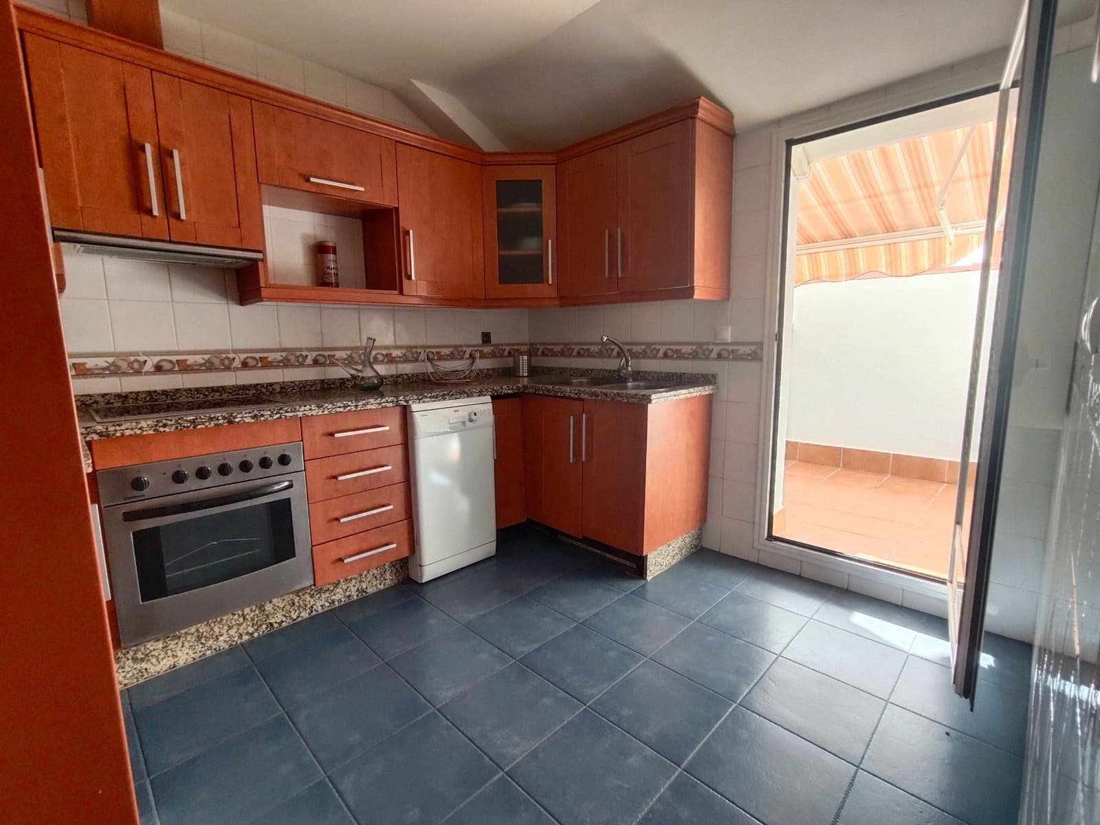 2 makuuhuone Kattohuoneisto myytävänä paikassa La Zubia - 165 000 € (Ref: 9548655)