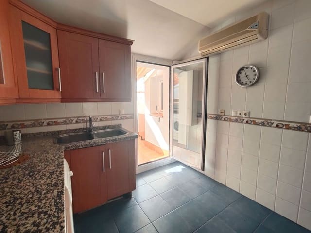 2 makuuhuone Kattohuoneisto myytävänä paikassa La Zubia - 165 000 € (Ref: 9548655)