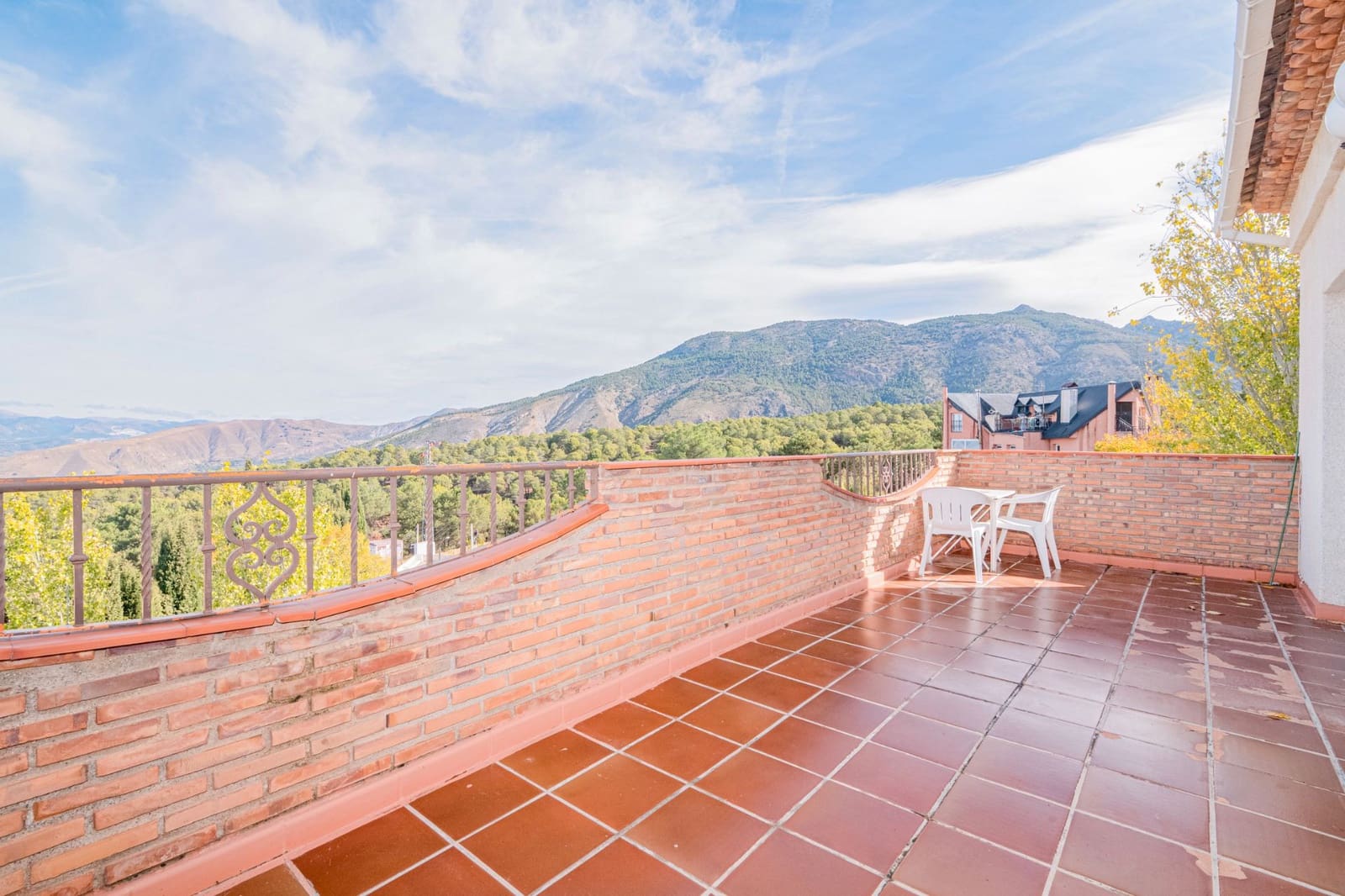 5 sovrum Villa till salu i La Zubia med pool - 429 900 € (Ref: 9548658)