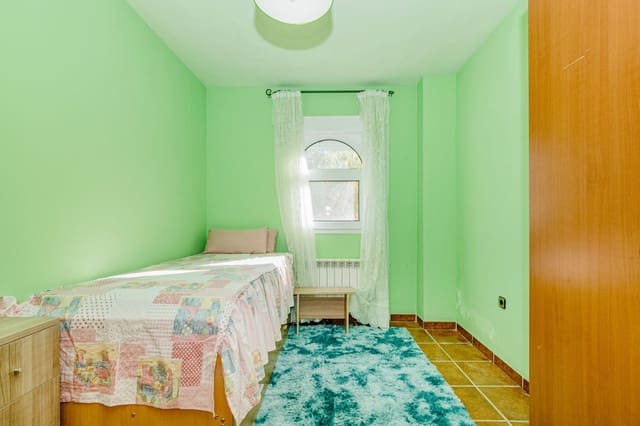 5 makuuhuone Huvila myytävänä paikassa La Zubia mukana uima-altaan - 429 900 € (Ref: 9548658)