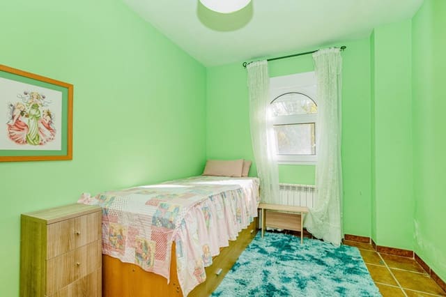 5 makuuhuone Huvila myytävänä paikassa La Zubia mukana uima-altaan - 429 900 € (Ref: 9548658)