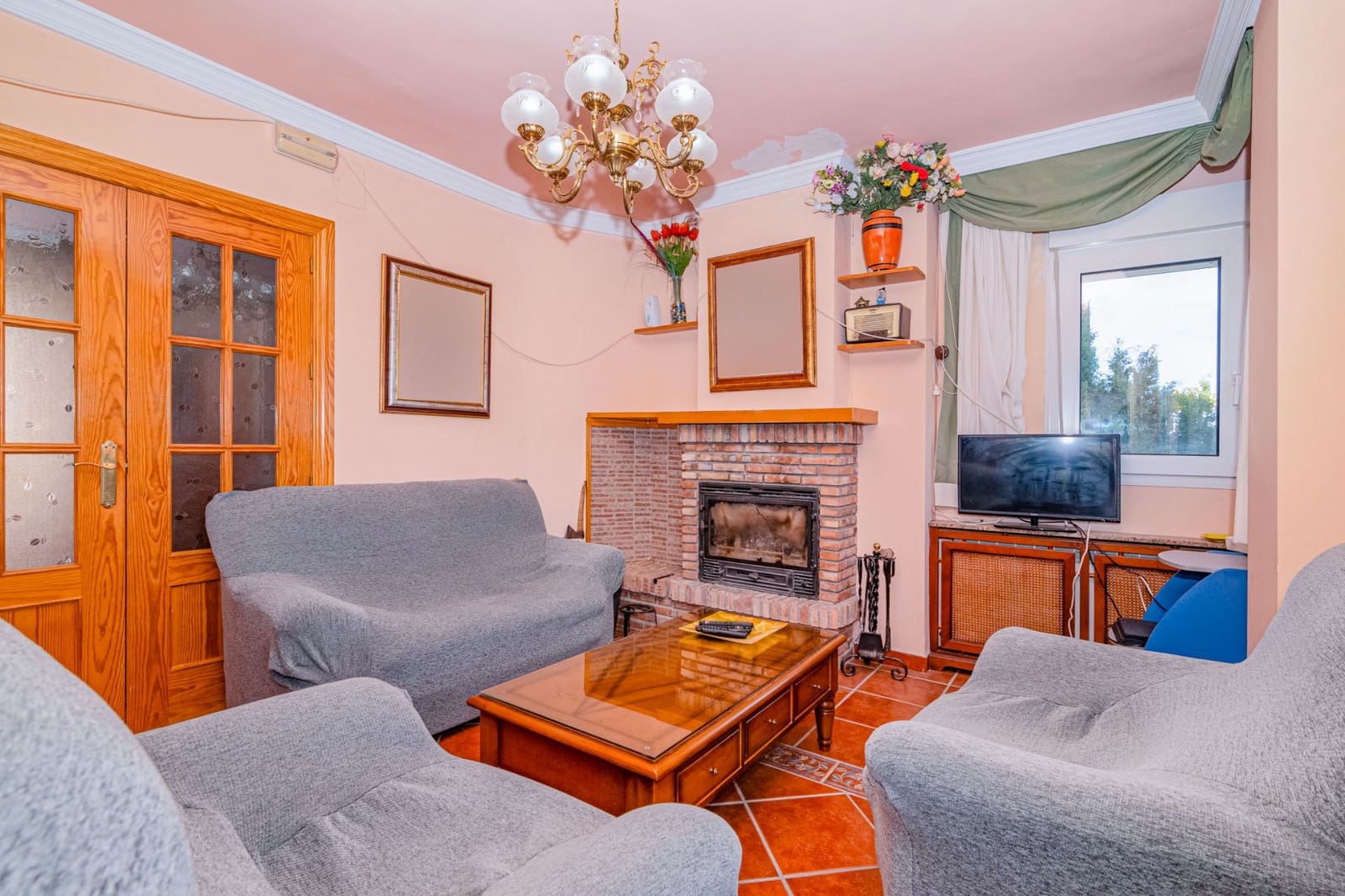 5 sovrum Villa till salu i La Zubia med pool - 429 900 € (Ref: 9548658)