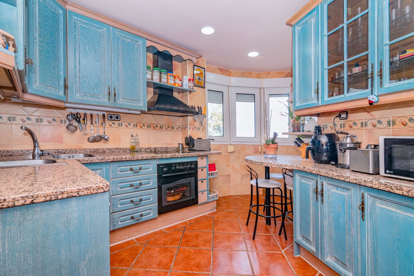 5 sovrum Villa till salu i La Zubia med pool - 429 900 € (Ref: 9548658)