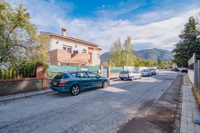 5 makuuhuone Huvila myytävänä paikassa La Zubia mukana uima-altaan - 429 900 € (Ref: 9548658)