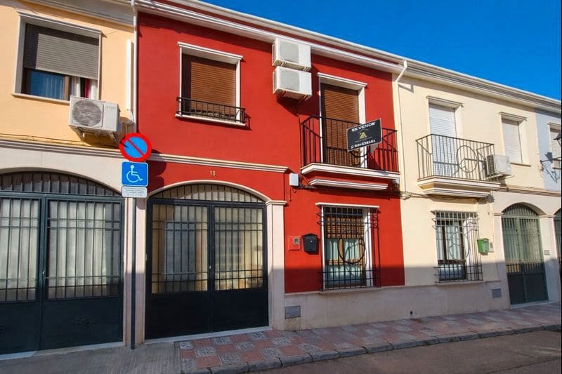 5 bedroom Townhouse for sale in Priego de Cordoba with garage - € 219,900 (Ref: 9548661)