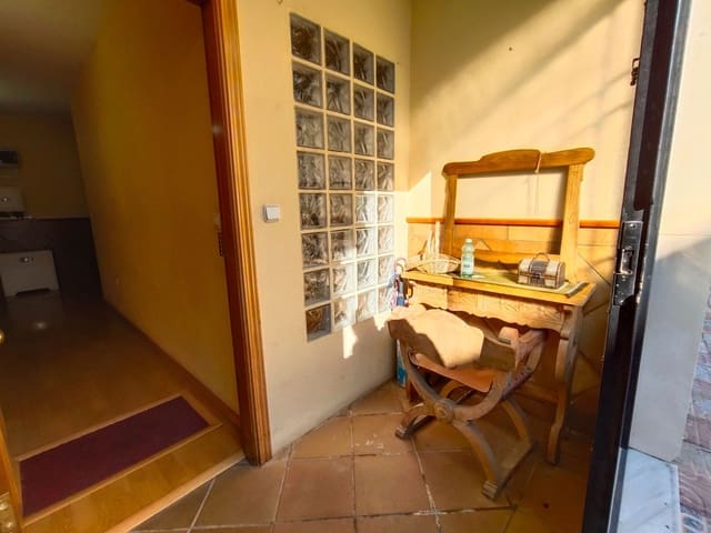 5 sypialnia Dom na sprzedaż w Priego de Córdoba z garażem - 219 900 € (Ref: 9548661)