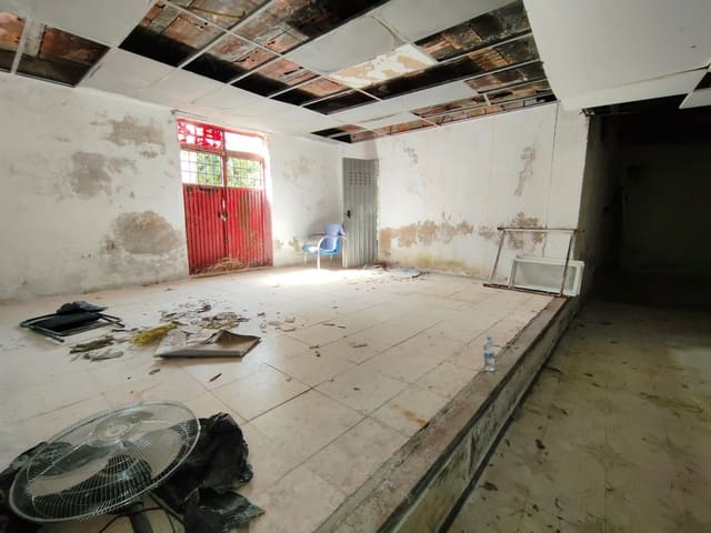 Comercial para venda em La Peza - 79 900 € (Ref: 9548666)