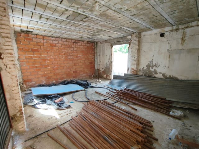 Comercial para venda em La Peza - 79 900 € (Ref: 9548666)