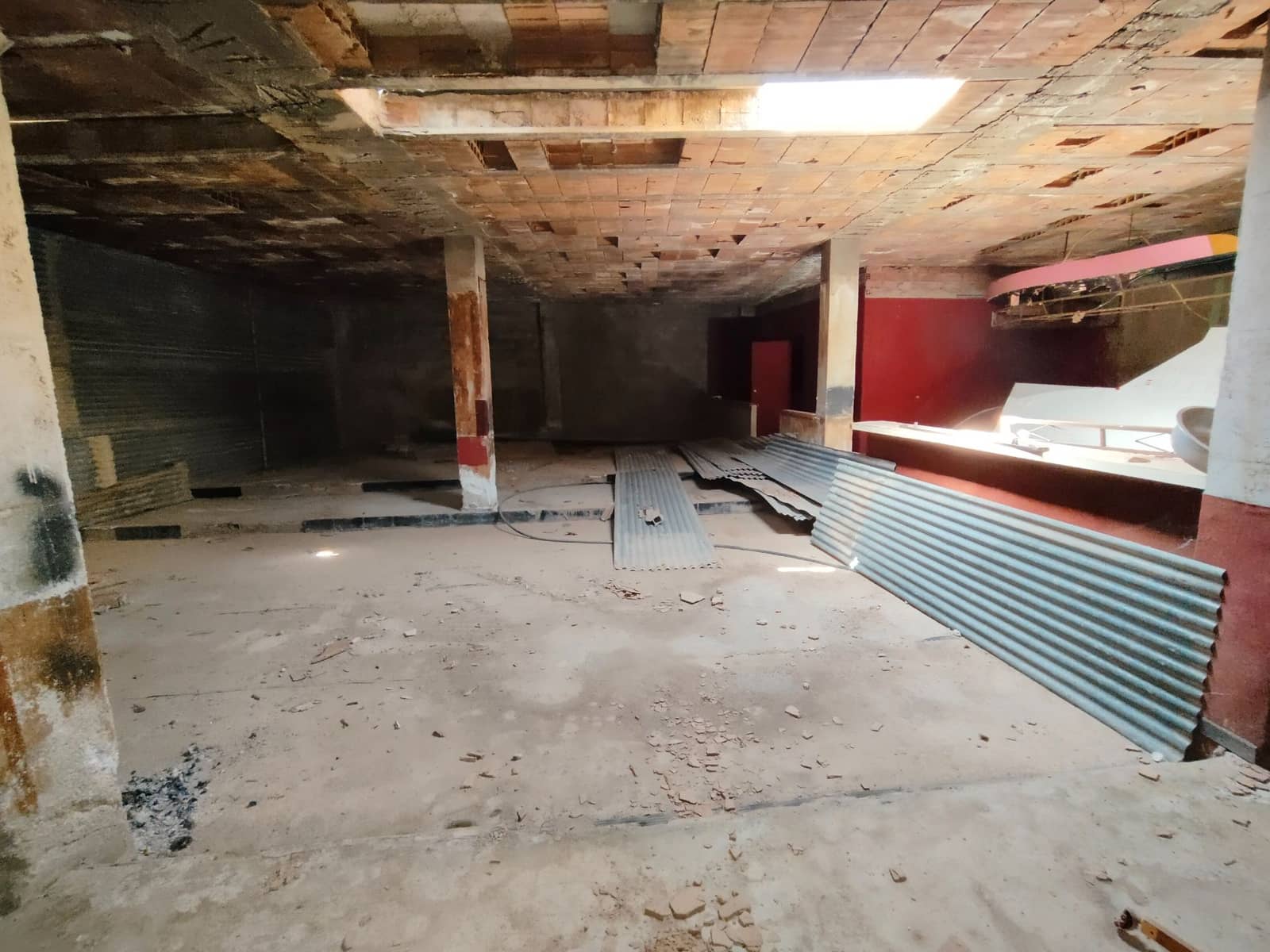 Comercial para venda em La Peza - 79 900 € (Ref: 9548666)