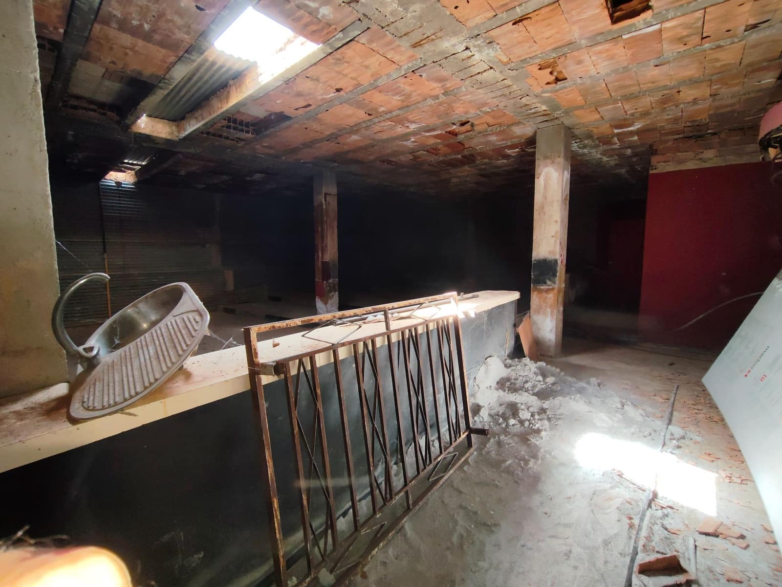 Comercial para venda em La Peza - 79 900 € (Ref: 9548666)