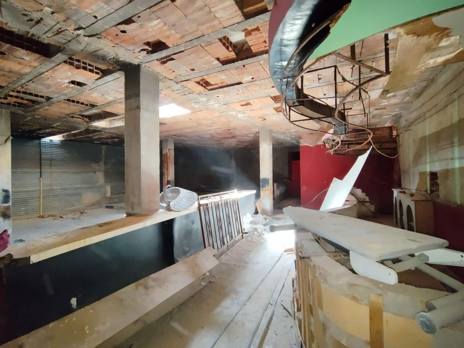 Comercial para venda em La Peza - 79 900 € (Ref: 9548666)