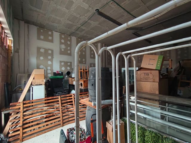 Comercial para arrendar em Camino de Ronda - Rosaleda, Granada cidade - 1 200 € (Ref: 9668248)