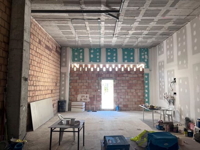 Commercieel te huur in Camino de Ronda - Rosaleda, Granada stad - € 1.200 (Ref: 9668248)