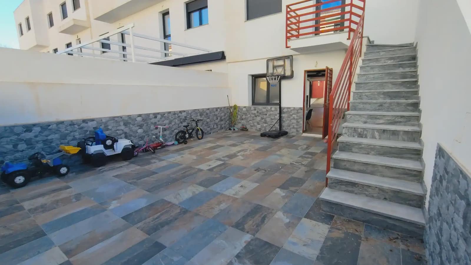 3 bedroom Semi-detached Villa for sale in Vegas del Genil with garage - € 279,900 (Ref: 9734212)